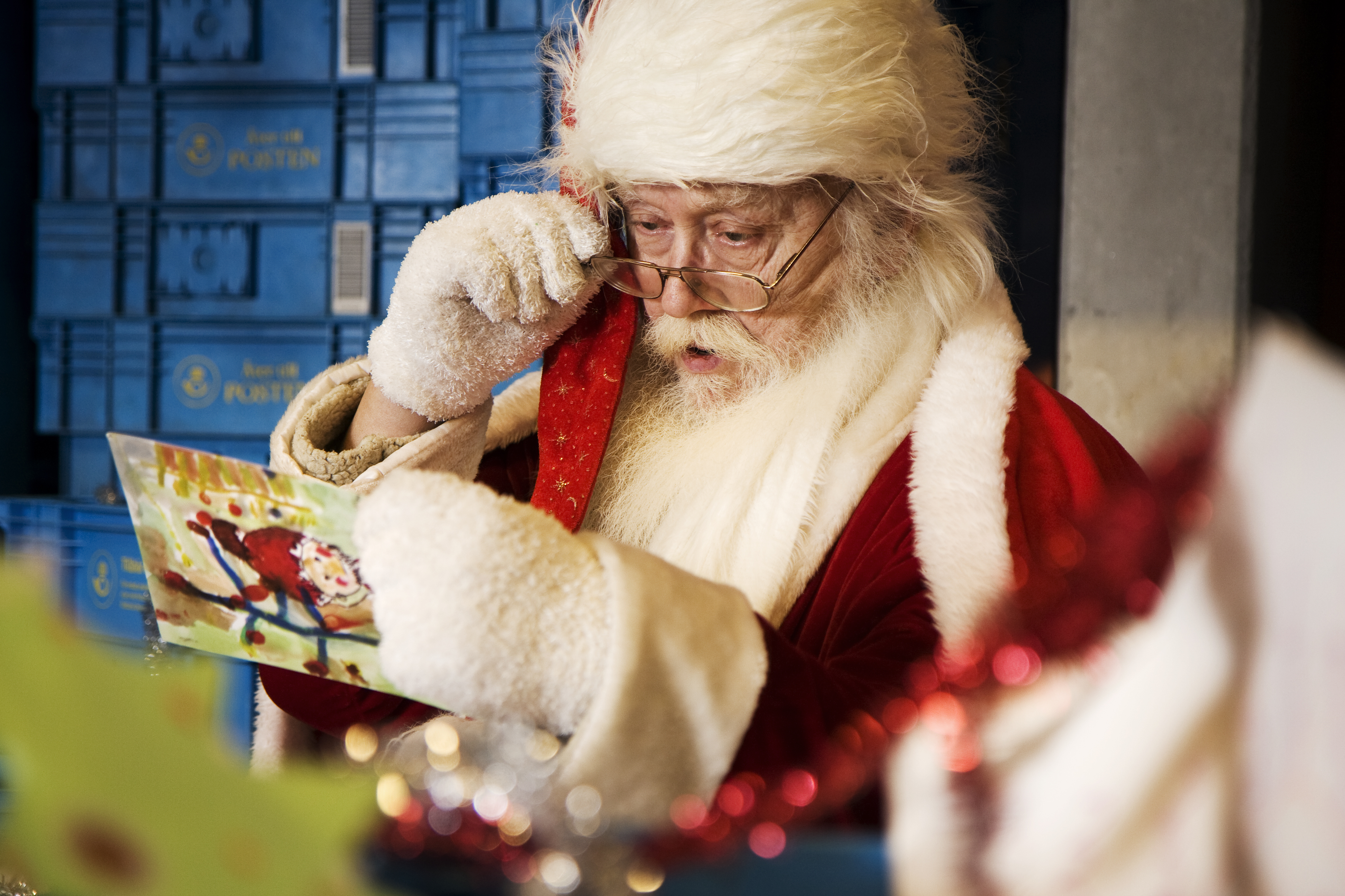 Отправить дед мороз. Дед Мороз. Дед Мороз читает письма. Письмо деду Морозу.